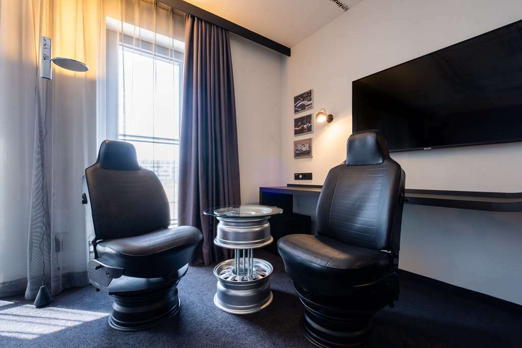 V8 Hotel Koeln At Motorworld Bilik gambar