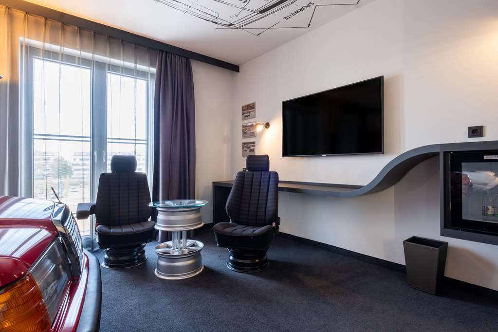 V8 Hotel Koeln At Motorworld Bilik gambar