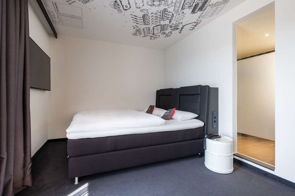 V8 Hotel Koeln At Motorworld Bilik gambar