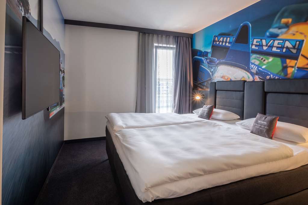 V8 Hotel Koeln At Motorworld Bilik gambar